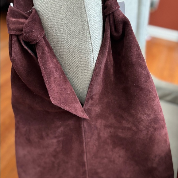 Anna Paola Chic Burgundy Suede Tote Bag - Picture 3 of 8